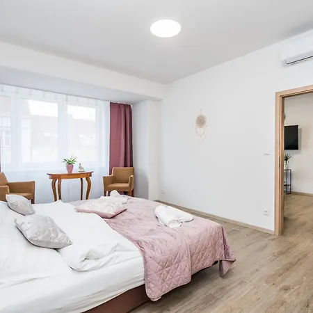 Διαμέρισμα Perla Hradce 202